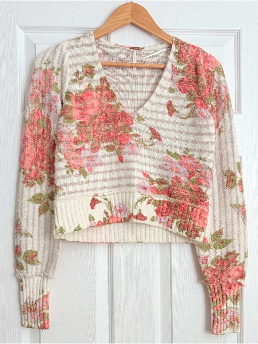 Free People Bed of Roses Sweater Size XS - Picture 2 of 5